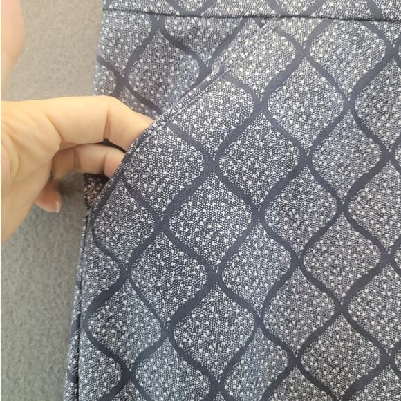 💙 Peter Millar Women’s Wicking Stretch Golf Shorts – Size 10 – Blue Geometric - Picture 3 of 12